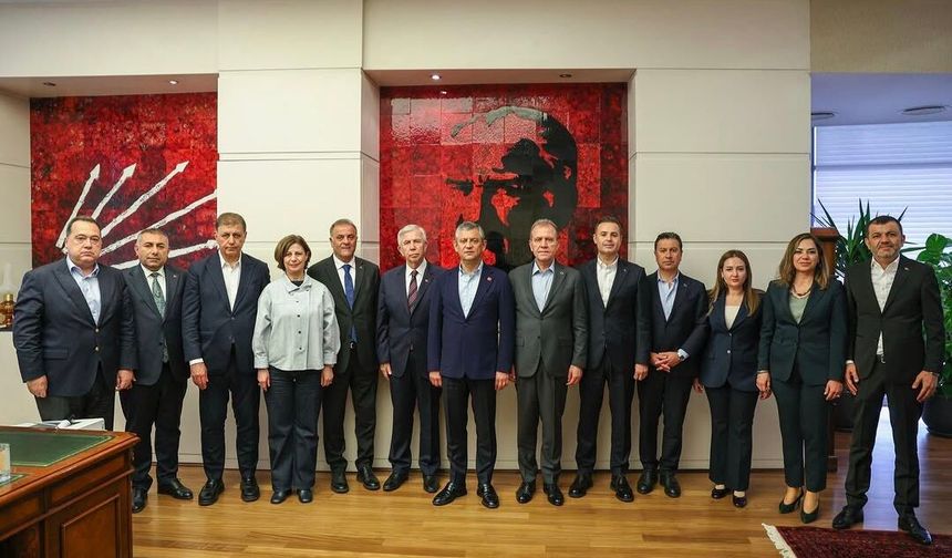 CHP'li Başkanlar Kılıçdaroğlu'nu tanımadı: Özgür Özel'e tam destek