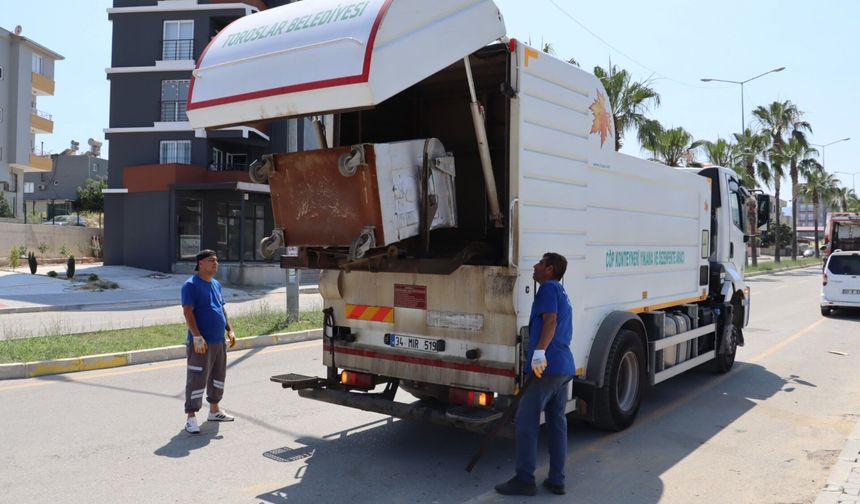 Toroslar'da 11 Bin Konteynere Yaz Temizliği