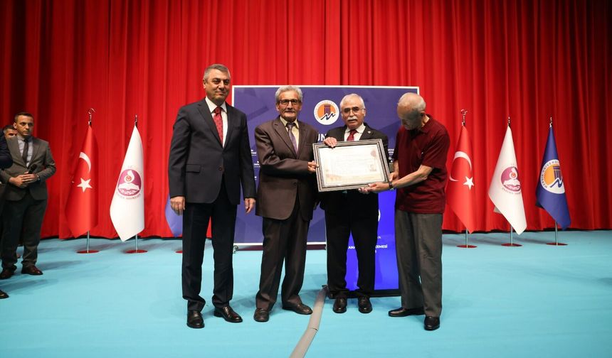 AYM Başkanı Özkaya ve Vali Toros, Öğrencilerle Buluştu
