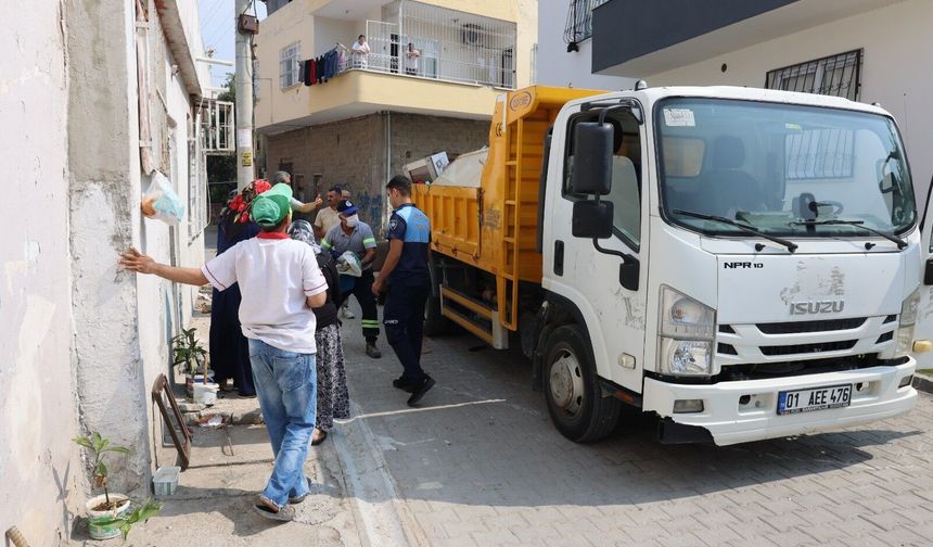 Akdeniz Belediyesi Engelli Vatandaşın Evini Temizledi