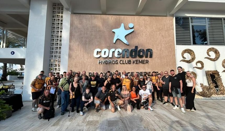 Hull City Taraftarlarından Antalya'da Süper Kutlama