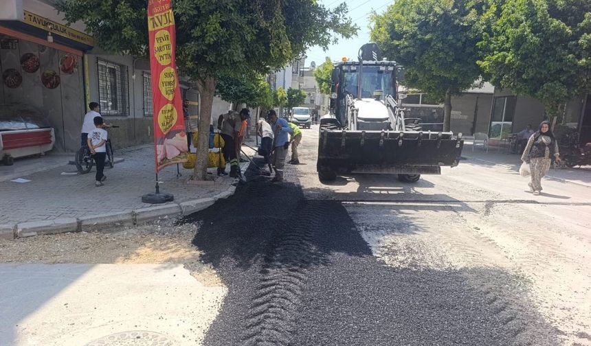 Akdeniz'de altyapı çalışmaları sonrası bozulan yollar asfaltlanıyor