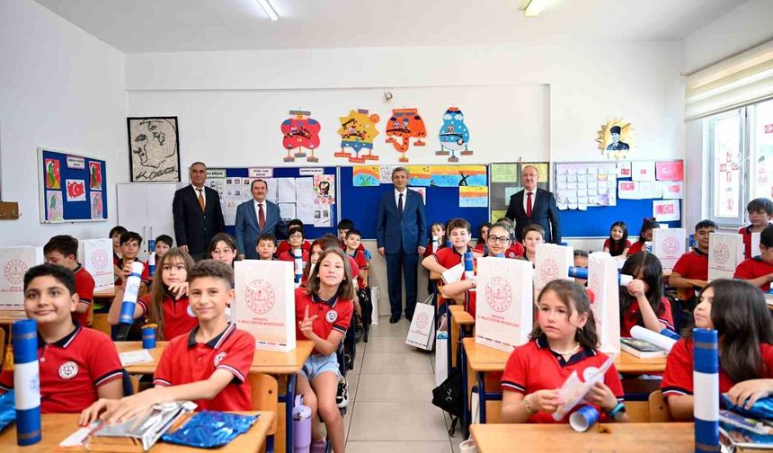 Antalya Valisi Şahin'den karne töreninde hüzünlendiren uyarı