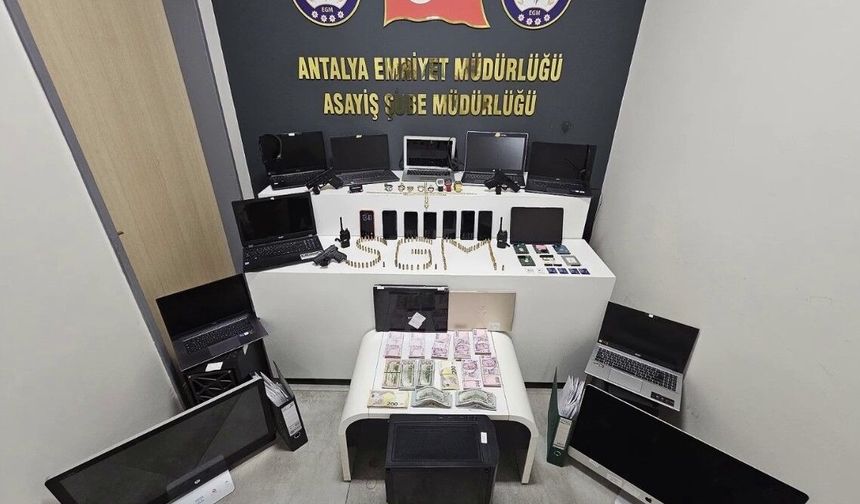 Avrupa ülkelerine 'dijital mektup' göndererek dolandırıcılık yapan şebeke çökertildi
