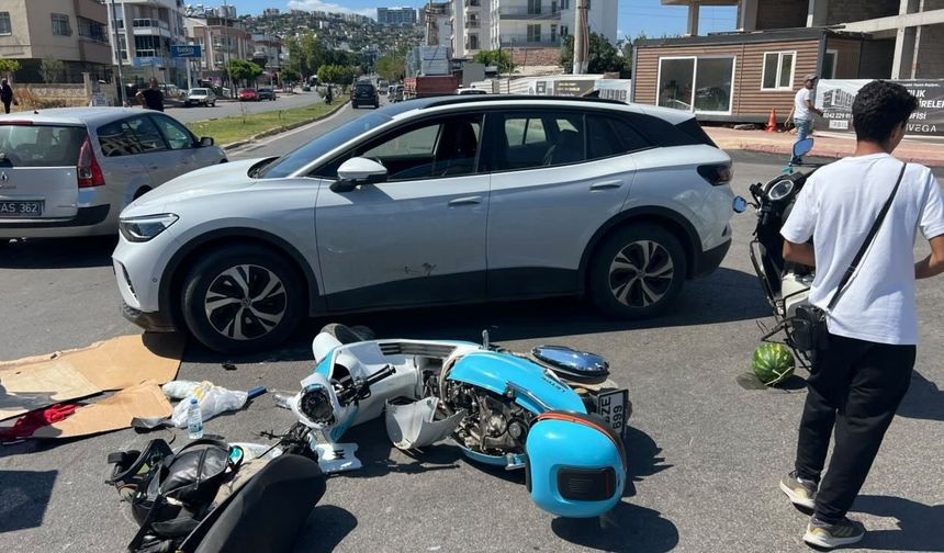 Çocuklarını okuldan almak için yola çıkan anne, motosikletiyle karıştığı kazada hayatını kaybetti