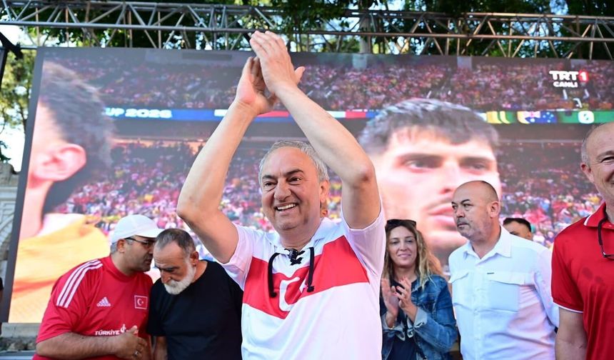 Dokumapark'ta milli heyecan: Antalyalılar Kepez'de dev ekranda buluştu
