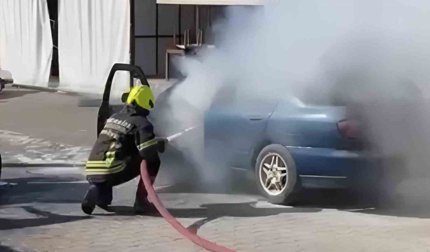 Erdemli Sanayisinde Otomobil Alev Alev Yandı