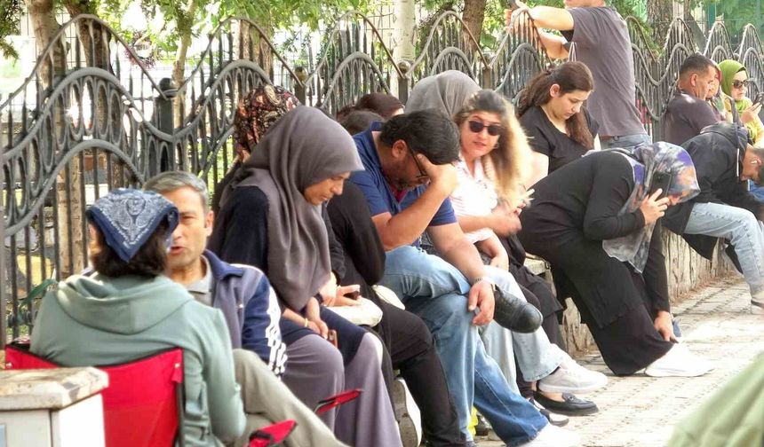 Isparta'da öğrenciler gelecekleri için yarıştı, aileler kapıda ter döktü