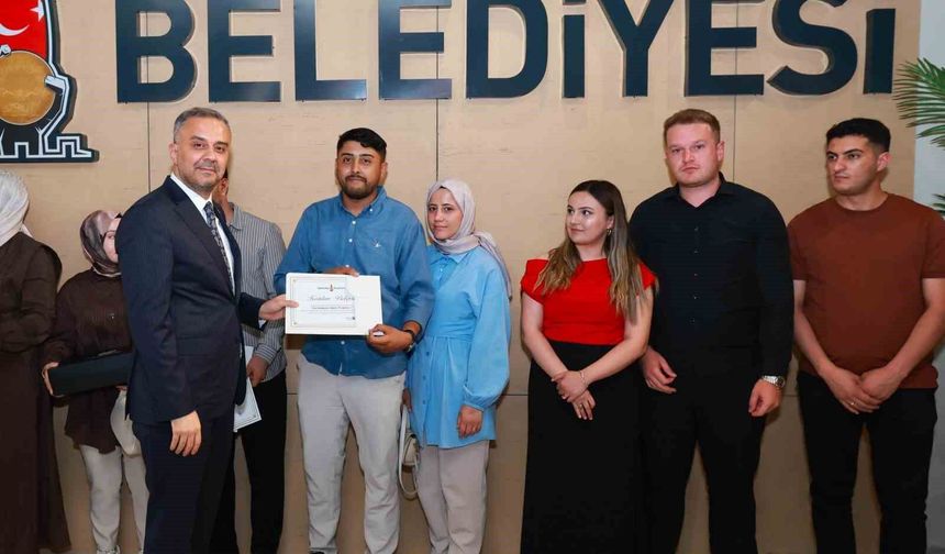 Kahramanmaraş'ta 50 çifte 'mutlu evlilik' diploması!