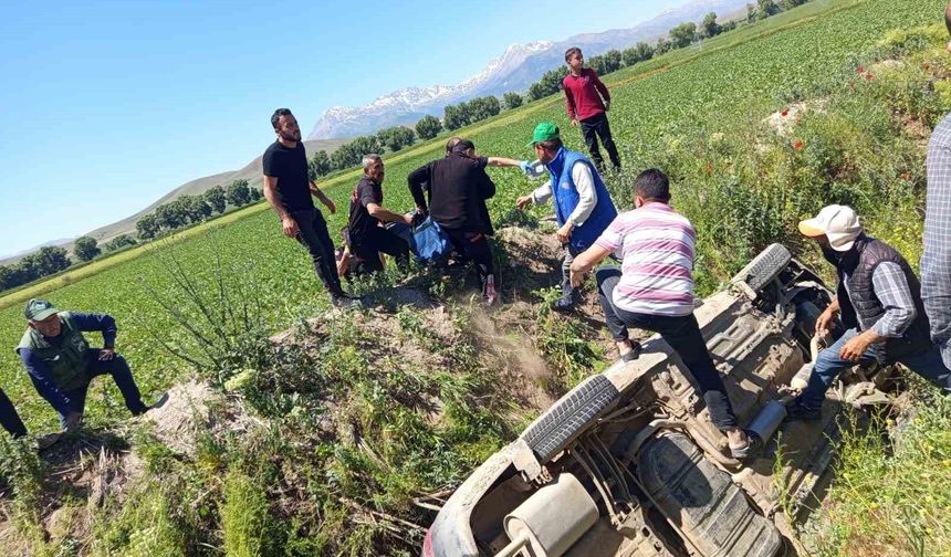 Kahramanmaraş'ta otomobil kanala uçtu: 4 yaralı