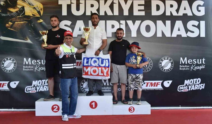 Kepez'de motodrag şampiyonları kupalarını aldı