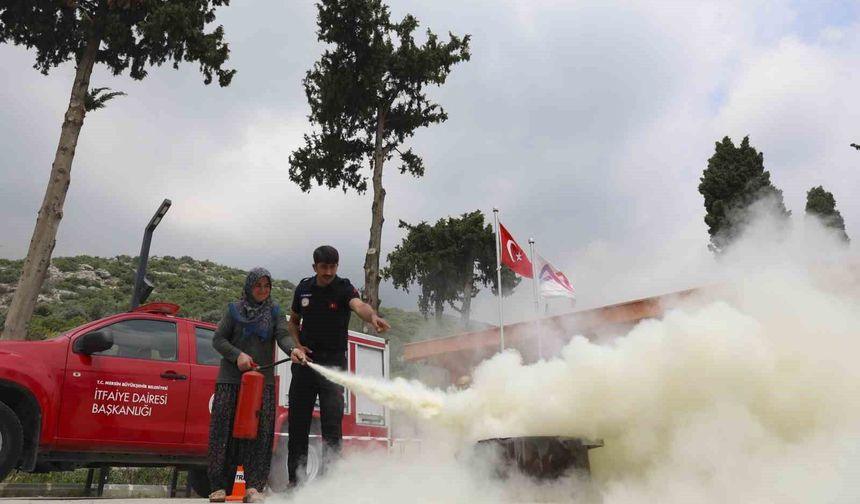 Mersin'de kadın üreticilere yangın güvenliği eğitimi