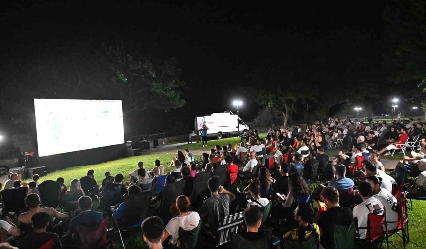 Muratpaşa'da milli heyecan Deniz Yüzü Kafe'de