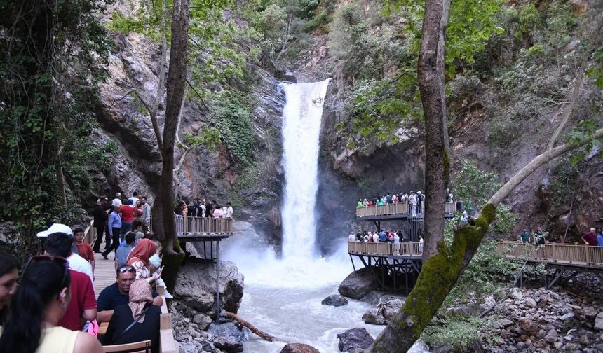 Osmaniye'nin saklı cenneti Karaçay Şelalesi, Akdeniz'in yeni gözdesi oluyor