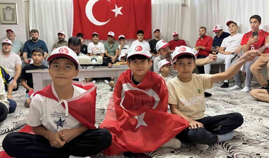 Sabah namazında buluştular, Dünya Kupası heyecanını camide yaşadılar