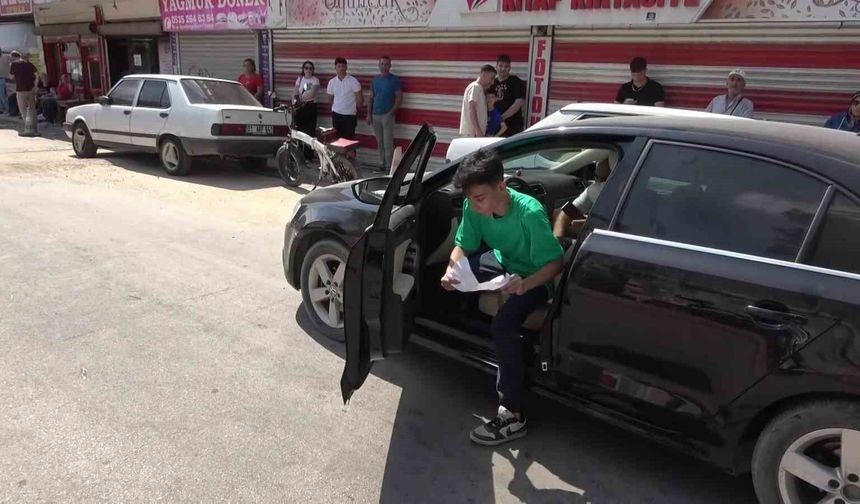 Sınava 1 dakika kala yetişti, aracının el frenini çekmeden araçtan fırlayıp okula koştu