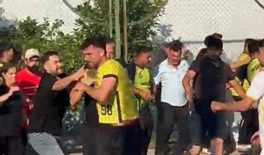 Tarsus'ta Köy Maçı Sonrası Saha Karıştı
