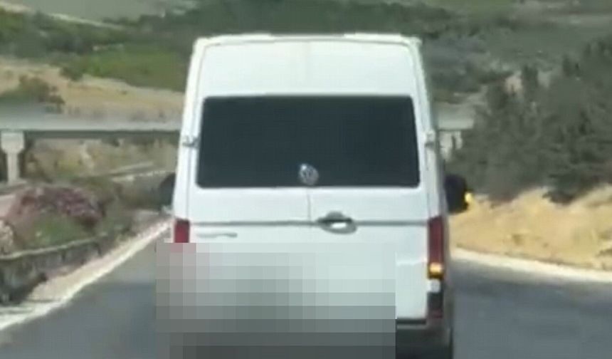 Trafiği tehlikeye düşüren minibüs sürücüsü sanal devriyeye takıldı