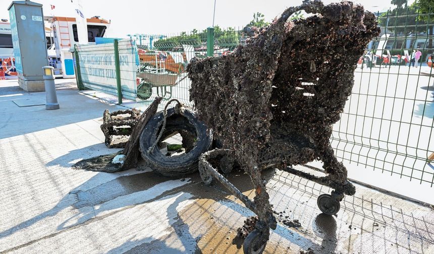 Mersin’de Deniz Tabanından Çıkan Atıklar Görenleri Şaşırttı