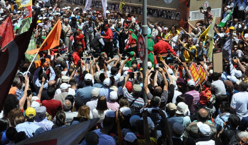 CHP Lideri Özgür Özel Madımak Yürüyüşünde