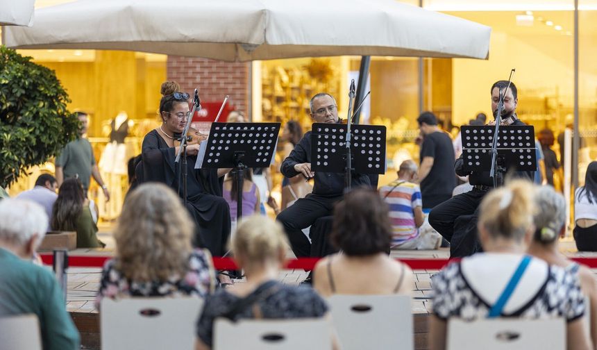 Mersin'de Klasik Müzik Rüzgarı AVM'lere Taşındı