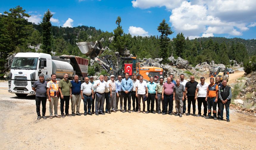 Mersin Büyükşehir, Gülnar'da 50 yıllık yolu asfaltladı