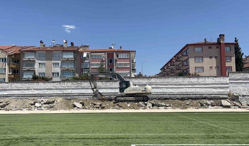 71 yıllık Gazi Atatürk Stadyumu'nda yıkım başladı, hatıralar hafızalarda kaldı