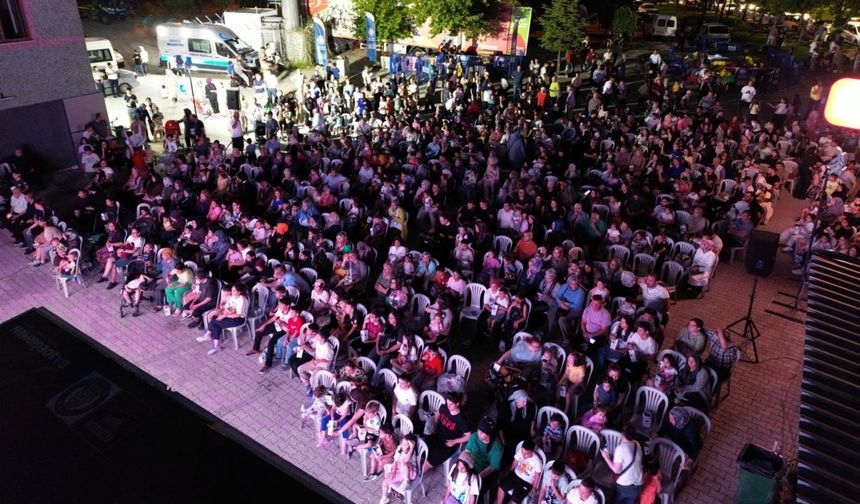 Batıkent Mahallesi'nde açık havada sinema keyfi yaşandı