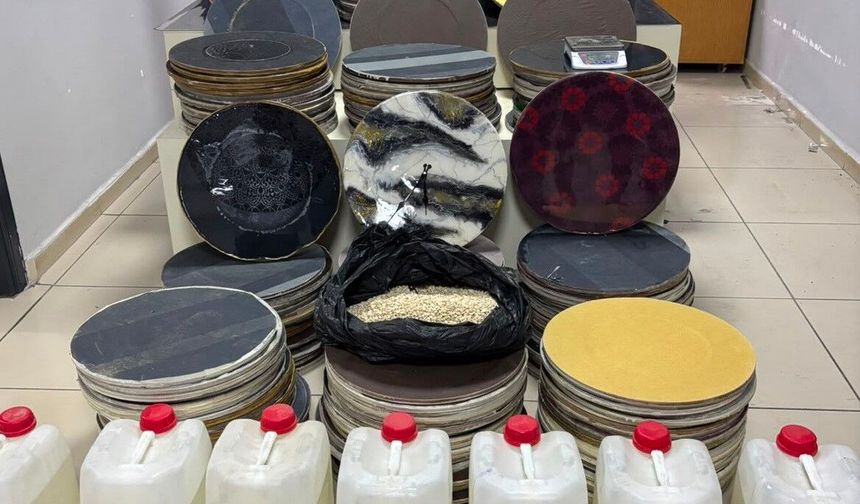 Mersin'de Saatlerin İçinden Zehir Ve Tarih Çıktı