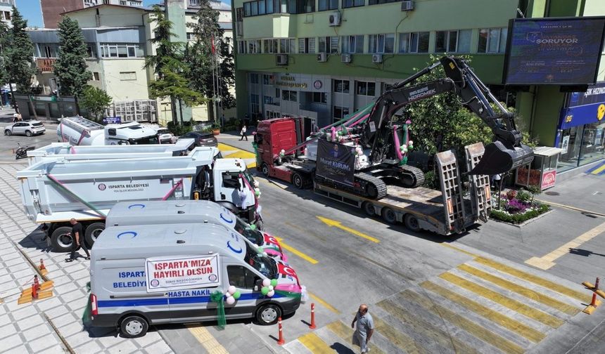 Isparta Belediyesi'nin araç filosuna 6 yeni araç ve iş makinesi kazandırıldı