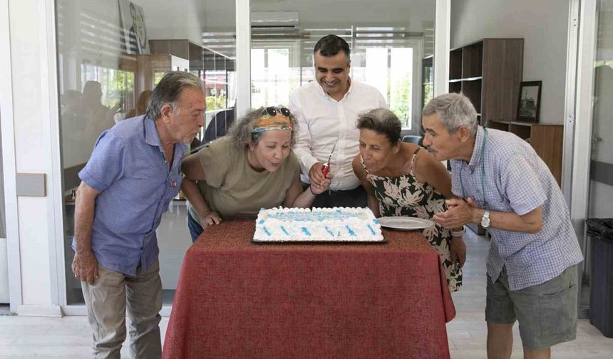 Mersin'de Emekliler Günü coşkuyla kutlandı