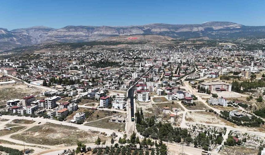 Mut'ta yağışın bozduğu yollar yenilendi
