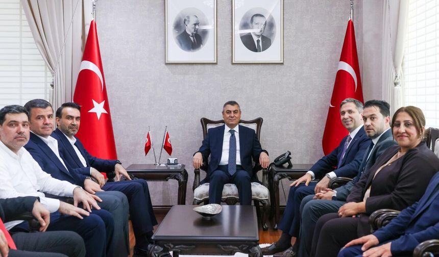 Mersin Valisi Atilla Toros Zafer Sırakaya ile Görüştü