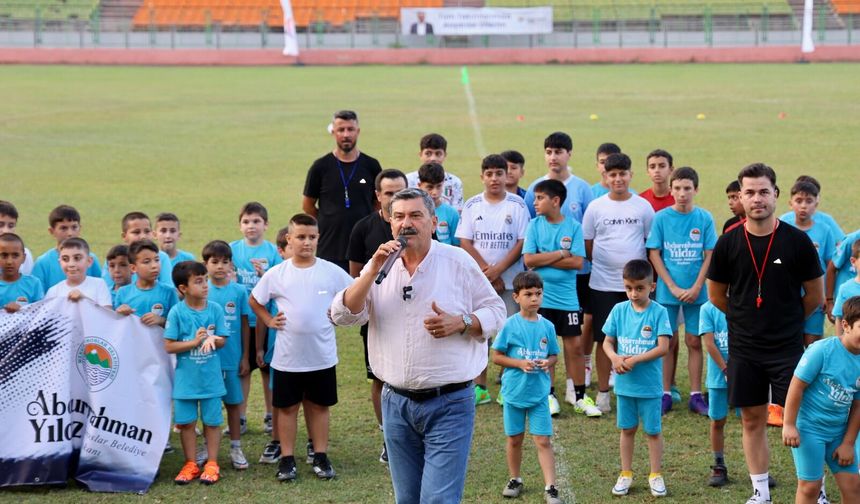Toroslar Belediyesi Ücretsiz Futbol Okulu Açtı