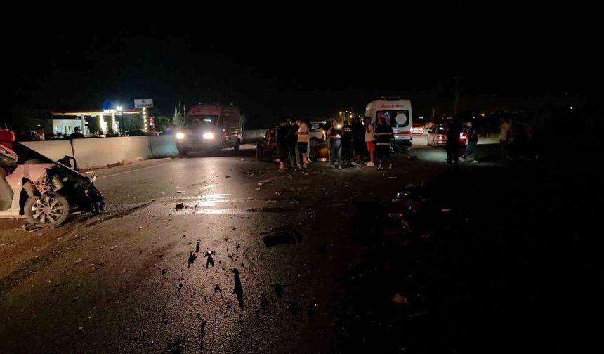 Hatay'da traktör ile otomobil çarpıştı: 3 yaralı