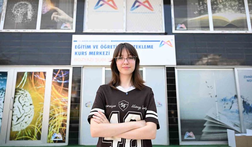 Mersin Büyükşehir Belediyesinin Kurs Merkezi ile önce liseyi ardından üniversiteyi kazandı