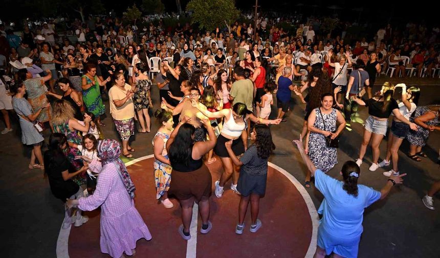 Mersin'de 'Yaz Dostum' konserleri vatandaşları müzikle buluşturuyor