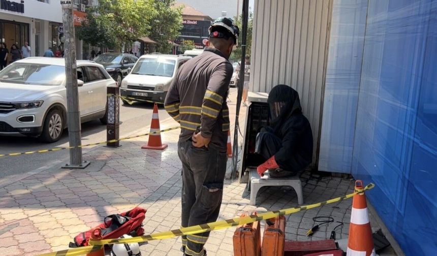 Trafoda yangın çıktı, vatandaşlar ATM'den para çekmeye devam etti