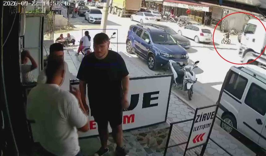 Hafriyat kamyonunun kör nokrasından geçmeye çalışan bisikletli çocuk saniyelerle ölümden döndü