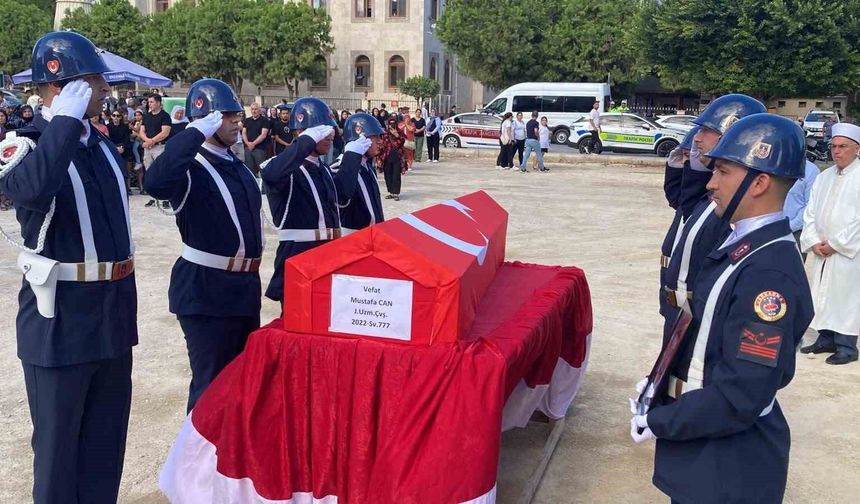 Hastalığa yenik düşen 24 yaşındaki uzman çavuş törenle son yolculuğuna uğurlandı