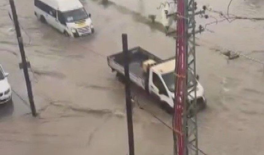 Hatay'da sağanak yağış etkili oldu