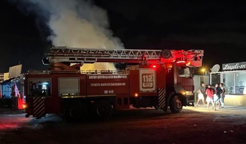 Kırıkhan'da konteyner yangını kısa sürede söndürüldü