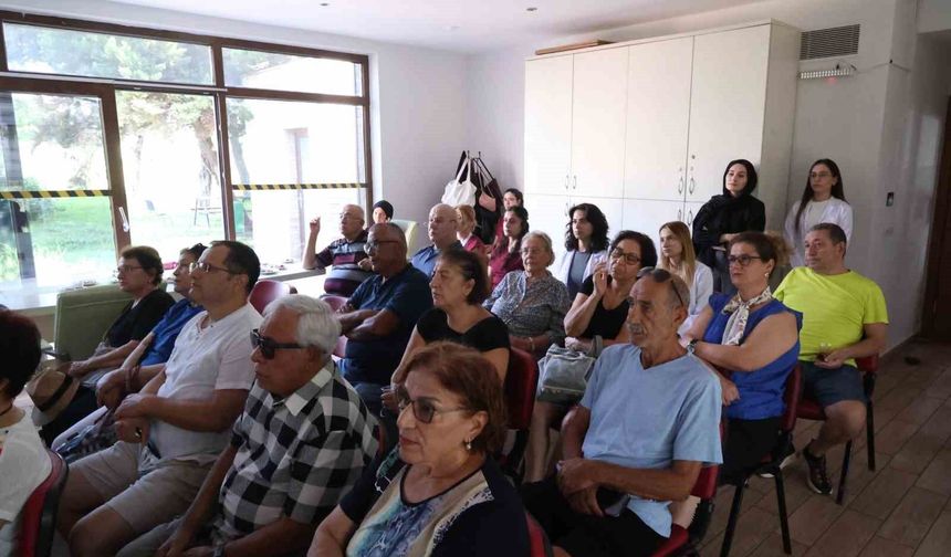 Mavi Ev, Alzheimer hastaları ve yakınlarına moral oluyor