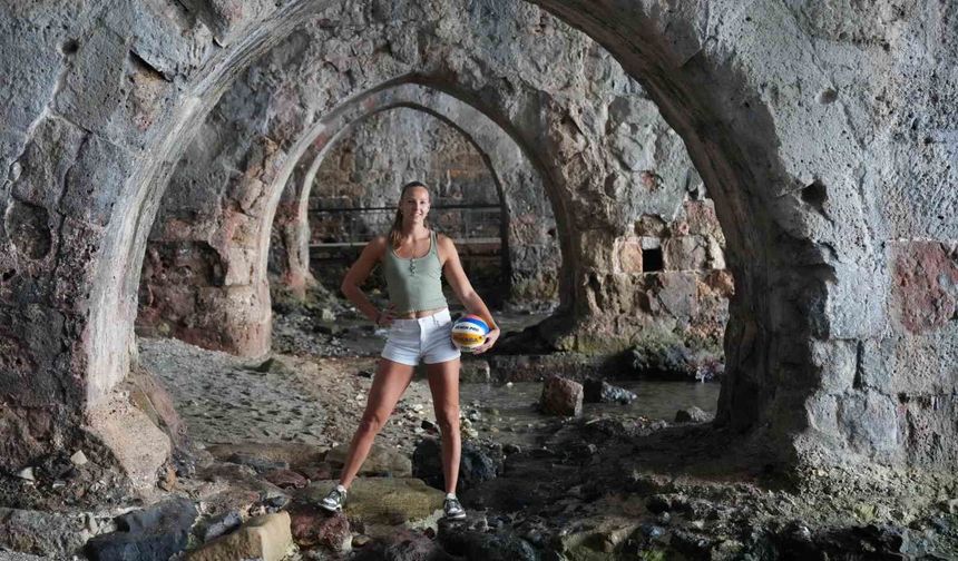 Ünlü plaj voleybolcuları, Alanya'nın spor turizmi elçileri oldu