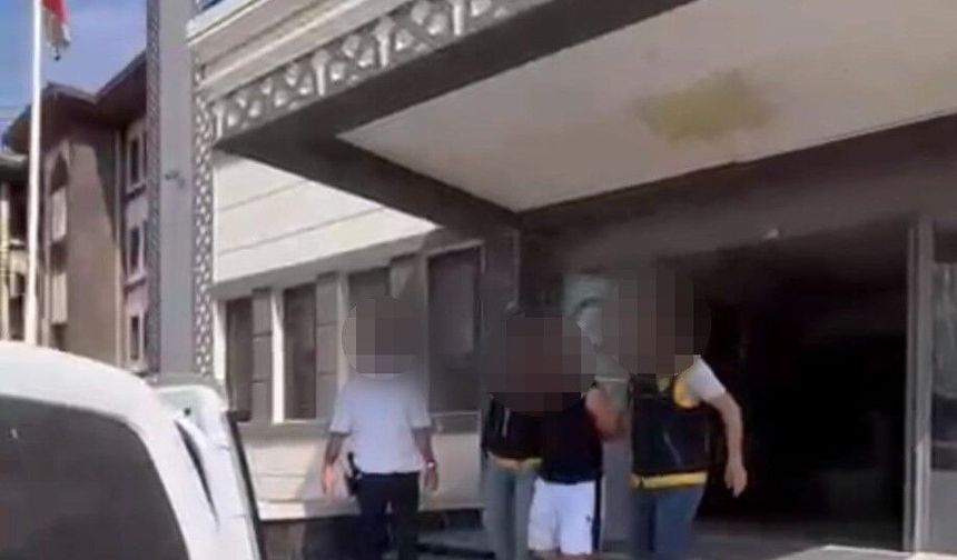 Yaralama ve öldürmeye teşebbüs suçlarından aranan şüpheli, 4 silahla yakalandı