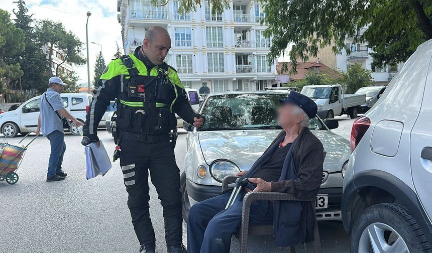 Kızı Alarm Verdi: Polis Trafikte Durdurdu!
