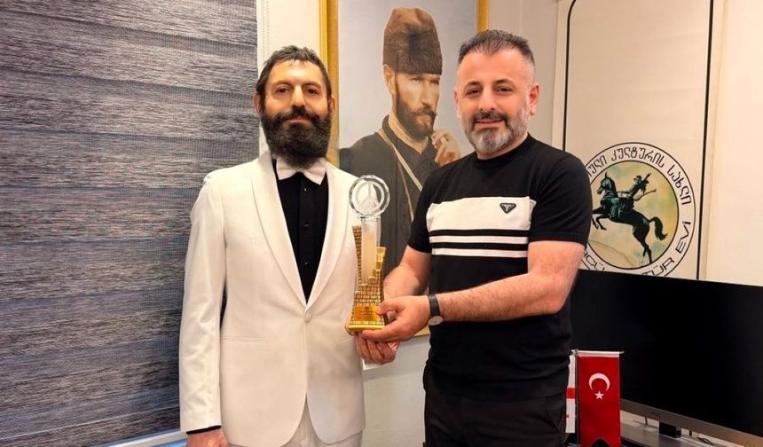 Akif Manaf’a barış çalışmaları için ödül