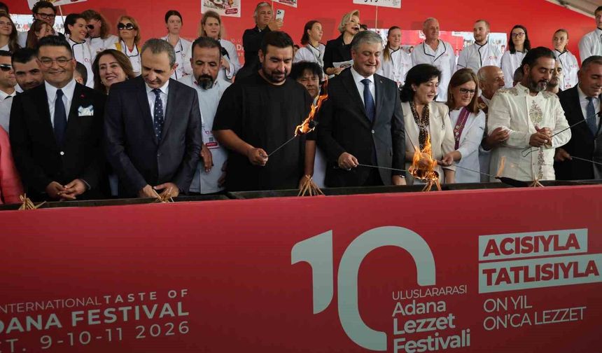 10'uncu Uluslararası Adana Lezzet Festivali'nin dev mangal ateşi yakıldı