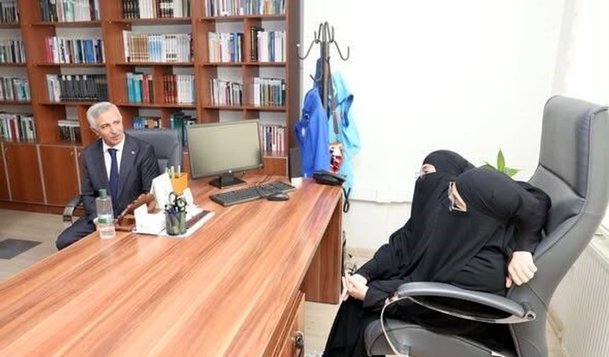 Siyam ikizleri Ayşe ve Sema, azimleriyle örnek oluyor