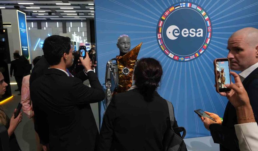 Uzay Kongresi'nde girişimler dünya devleriyle buluştu, robot AMECA ilk kez ziyaretçilerin karşısına çıktı